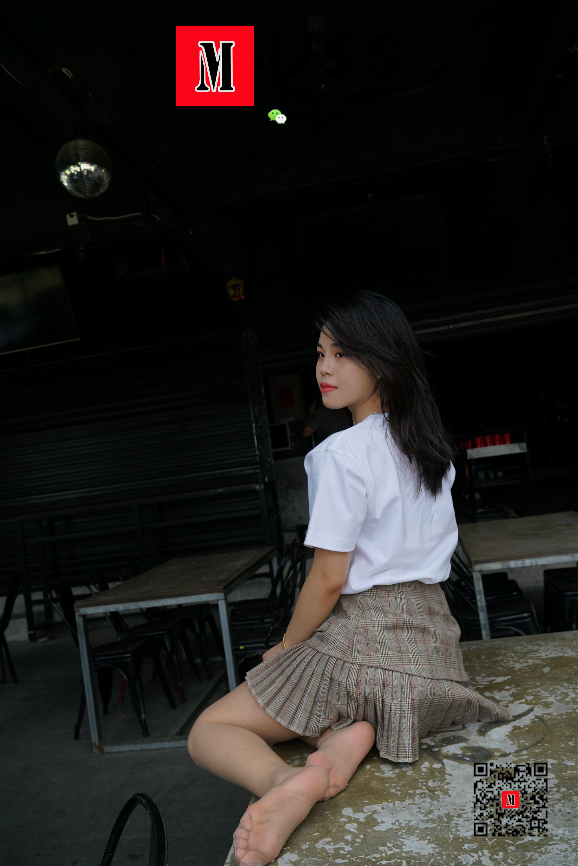 MussGirl慕丝女郎  NO.008 拍过模特的美足，那化妆师璐璐的呢？